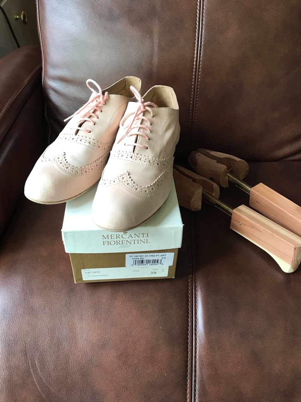 Mercanti Fiorentini Italian leather Pale Pink Wingtip Oxfords plus shoe trees